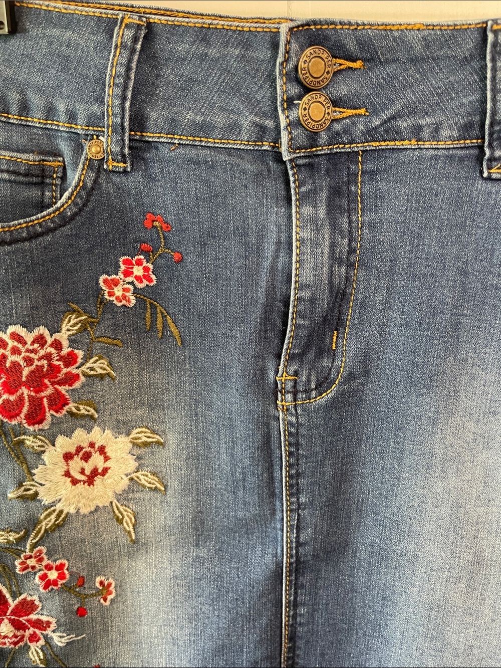 Sandpiper Women's Floral Embroidered Denim Skirt Stretchy Size 10 - Picture 4 of 8